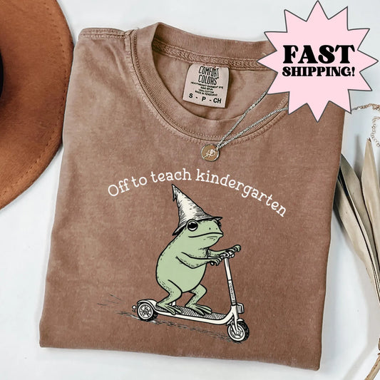 Funny Frog Off to Teach Kindergarten T Shirt