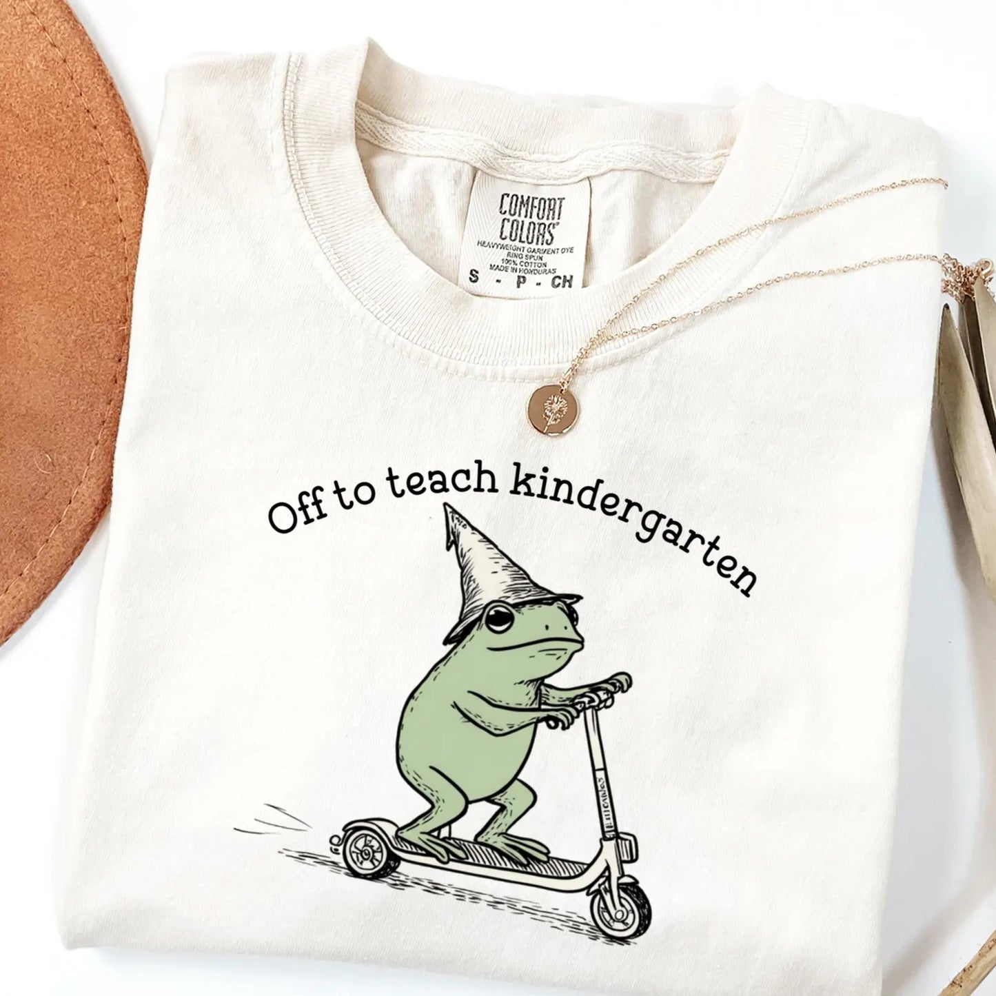 Funny Frog Off to Teach Kindergarten T Shirt