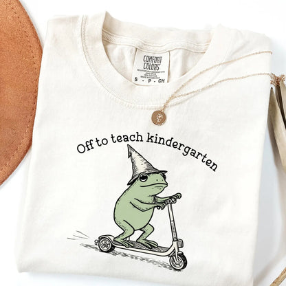 Funny Frog Off to Teach Kindergarten T Shirt