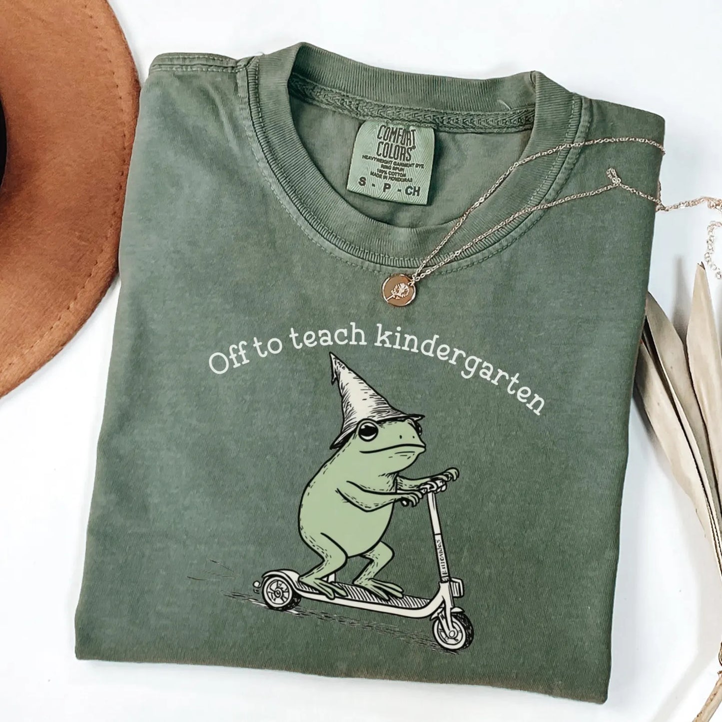 Funny Frog Off to Teach Kindergarten T Shirt