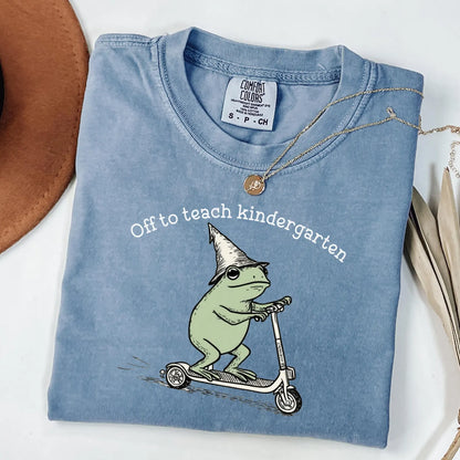 Funny Frog Off to Teach Kindergarten T Shirt