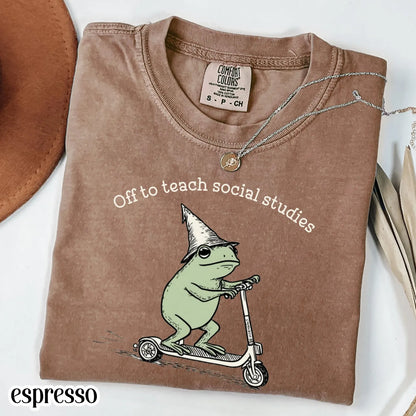 Funny Frog Off to Teach Social Studies T Shirt
