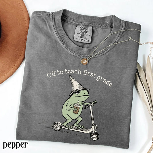 Funny Frog Off to Teach Frist Grade T Shirt
