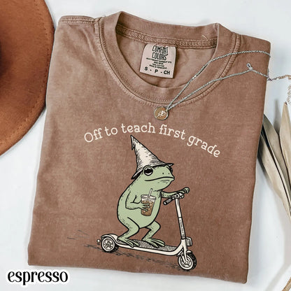 Funny Frog Off to Teach Frist Grade T Shirt